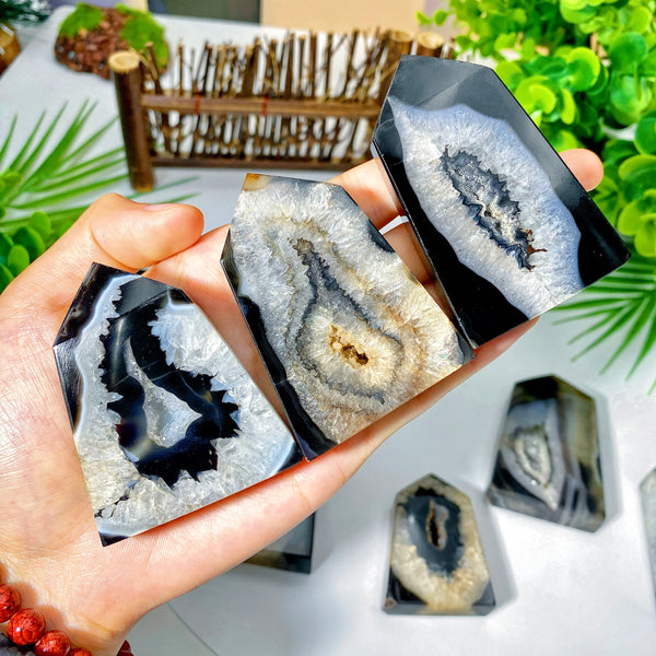 Natural Black Sardonyx Agate Geode Crystal Point – High-Quality Home Decoration & Gift